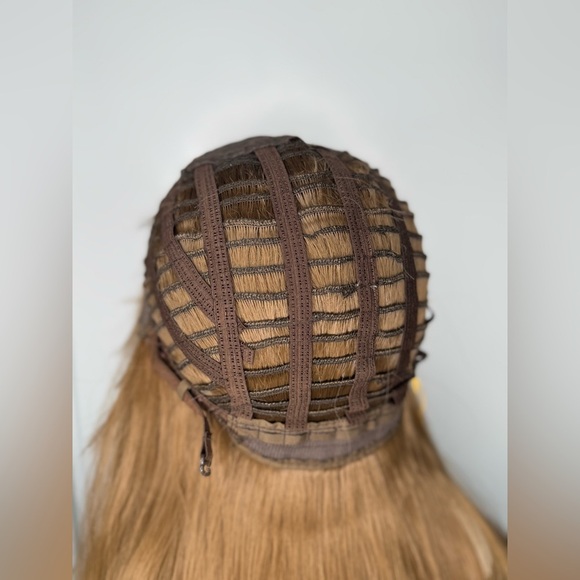 Light brown long  Wig - Picture 8 of 9